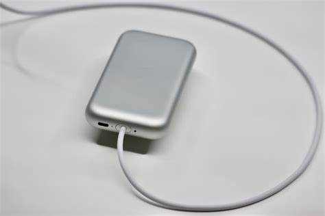 Belkin battery holder for apple vision pro